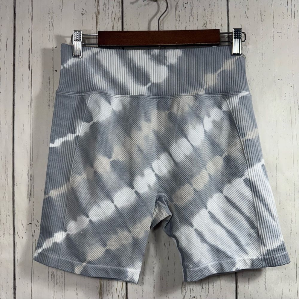 PINK Active Gray Tie Dye Ribbed Biker Shorts Size Large Athleisure Activewear